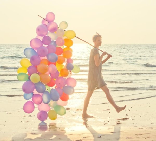Девушка с шариками воздушными