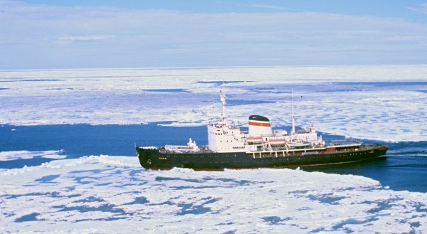 Море Лаптевых в честь кого названы