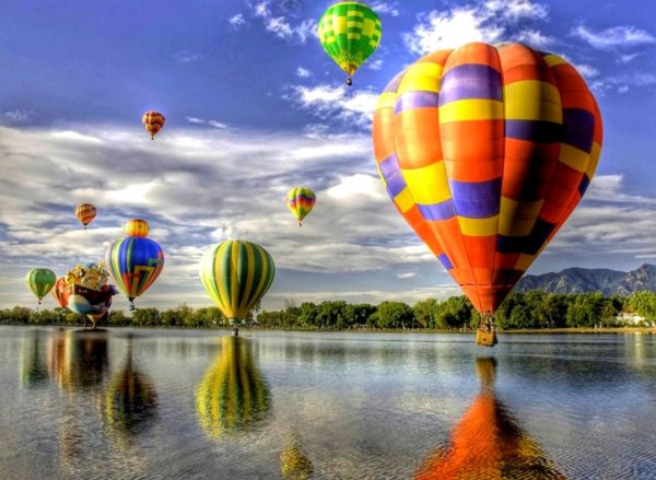 Шарики на море