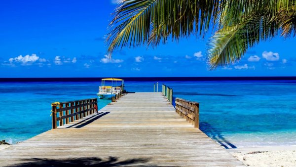 Красивый пляж