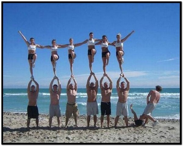 Смешные люди на море