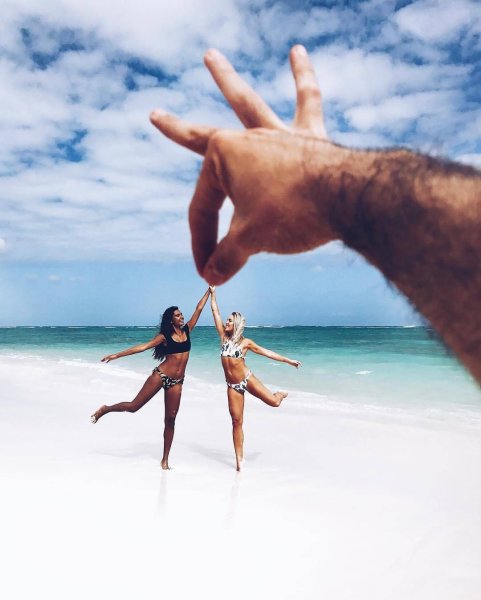 Прыжок на пляже