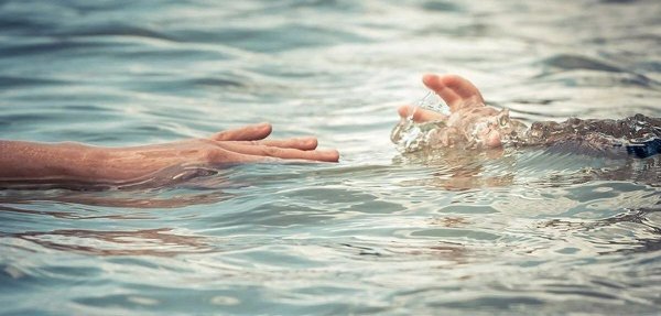 Человек под водой