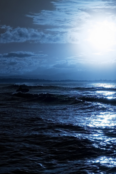 Ночь в море