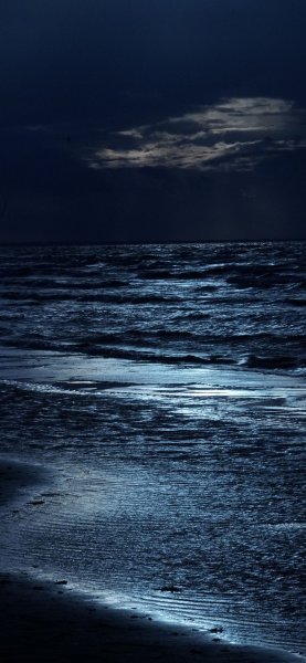 Луна над морем