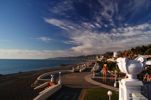 Морской причал на закате