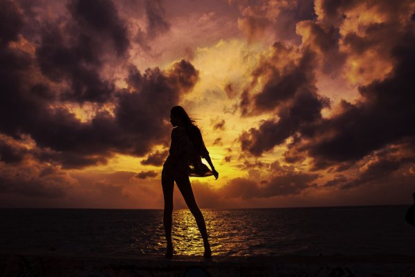 Красивые девушки на закате