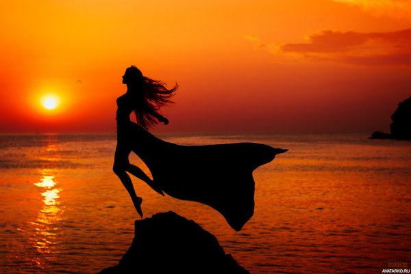 Красивый женский силуэт