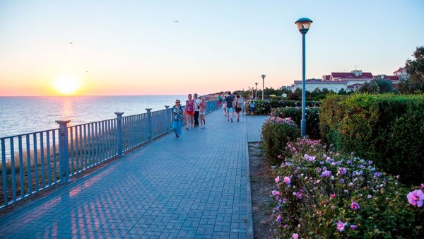 Набережная Кабардинка Восход