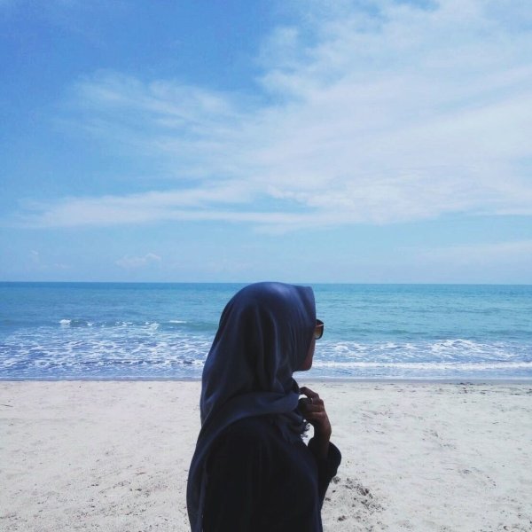 Мусульманка на море