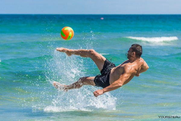 Дети на берегу моря