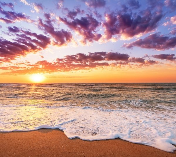 Красивый закат на море