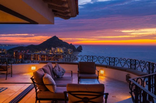 Вид с балкона на закат