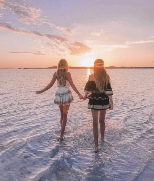 Подружки на море