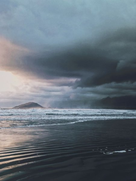 Пасмурное море