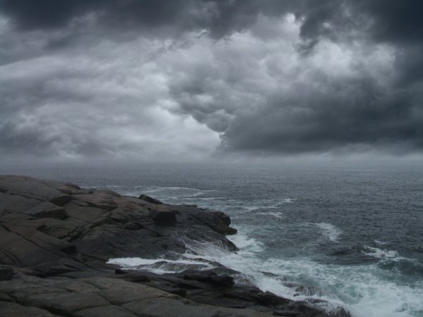 Море в пасмурный день