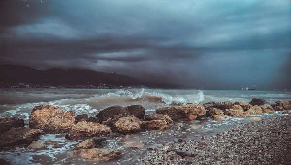 Пейзаж пасмурного моря