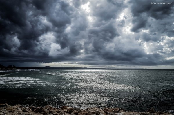 Каспийское море шторм