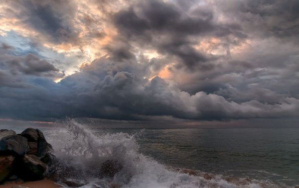 Хмурое море