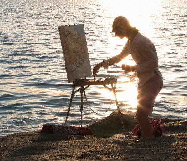 Мольберт на берегу моря