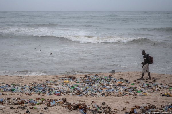 Мусор в Африке на побережье