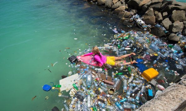 Мусор в море