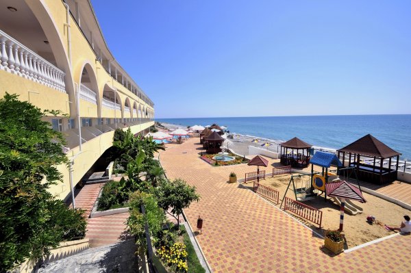 Парк Парадиз в Партените Крым