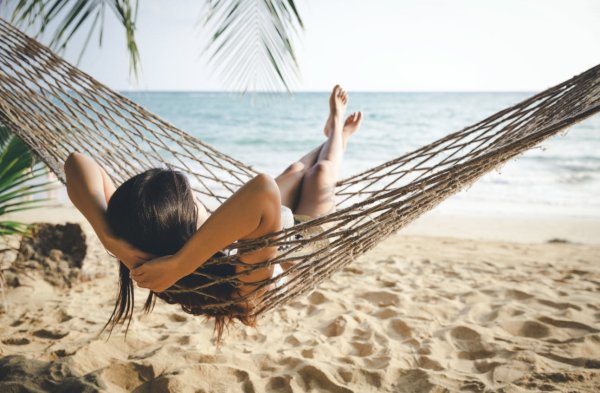 Красивый загар на пляже