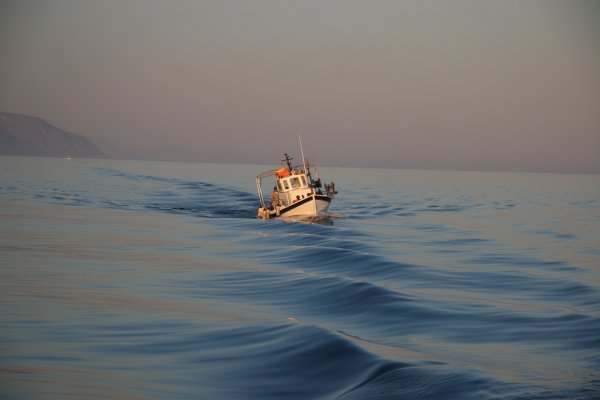 Корабль уплывает вдаль