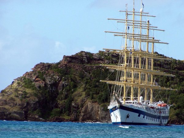 Суда сухогрузы в море