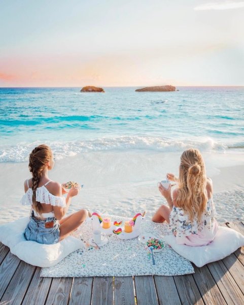 Завтрак на террасе у моря