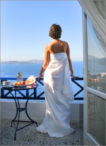 Блондинка с кофе