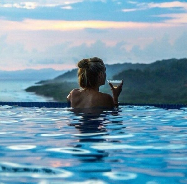 Девочка и море