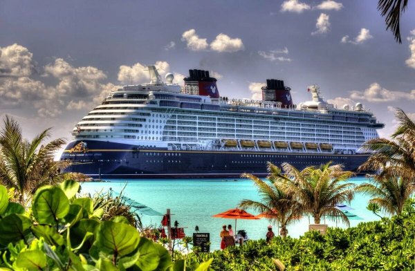 Круизный лайнер семь морей