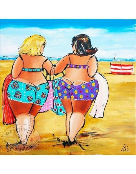 Подруги толстушки в купальниках