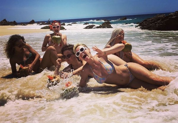 Кино подружки на отдыхе