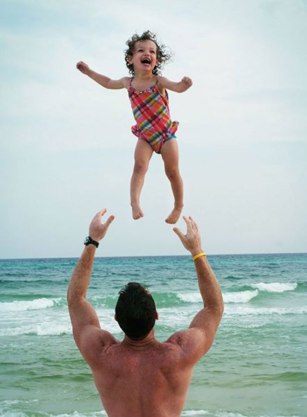 Фотосессия с двумя дочками на море