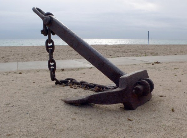 Якорь на берегу