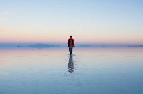 Идет по воде