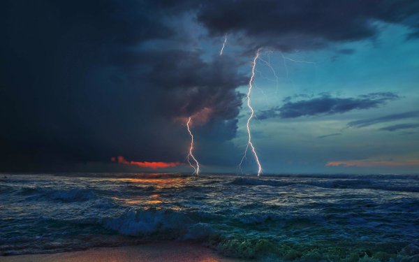 Гроза над морем