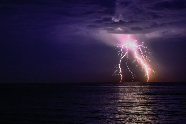 Гроза на море