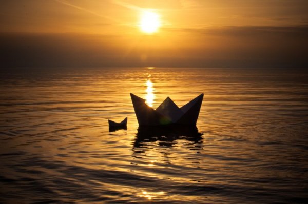 Лодка с веслами