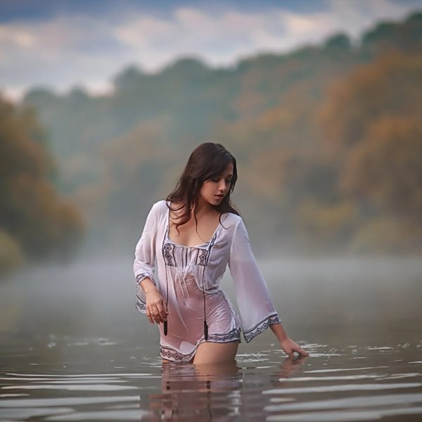 Девушка буря