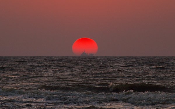 Луна над морем