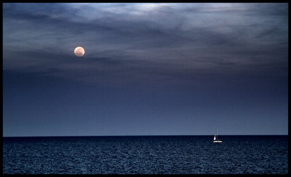 Полнолуние на море