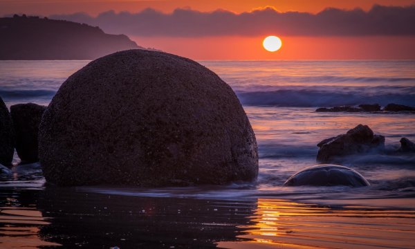 Море круглые камни