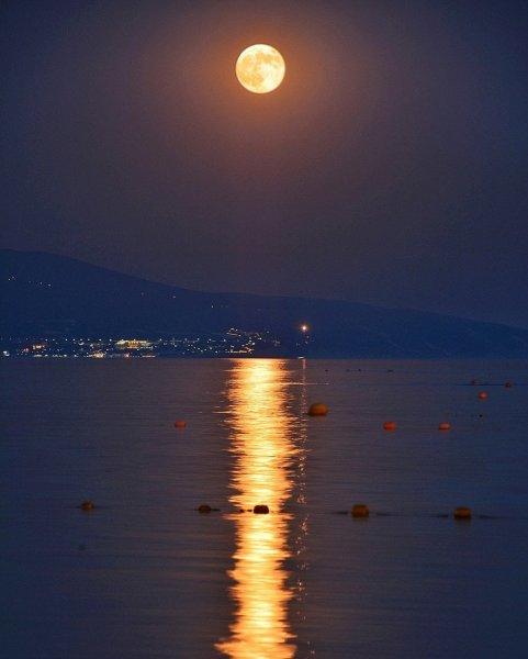 Фирвальдштетское озеро ночью