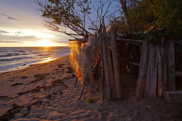 Лачуга на берегу моря