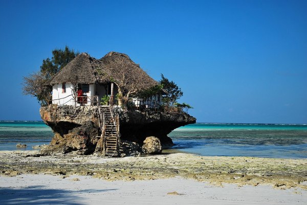 Ресторан the Rock в Занзибаре