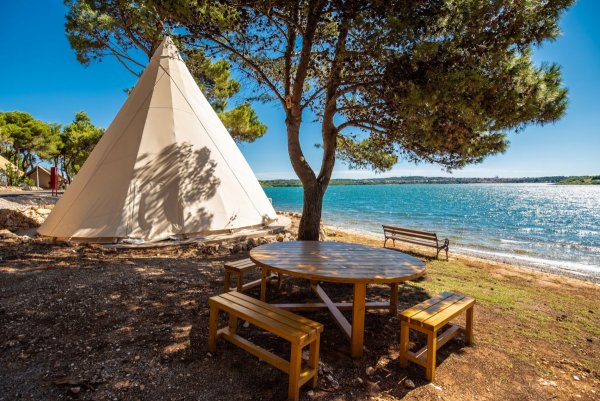 Глэмпинг шалаш